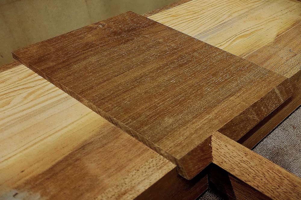 Mahogany skin fit to stave core rail